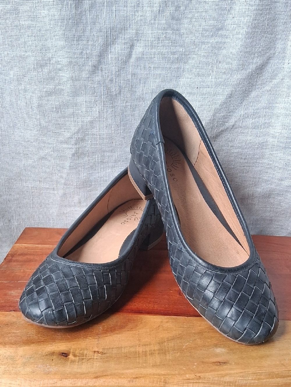 "Pre-Loved" Brioso Mera Navy Woven Leather Shoes 7